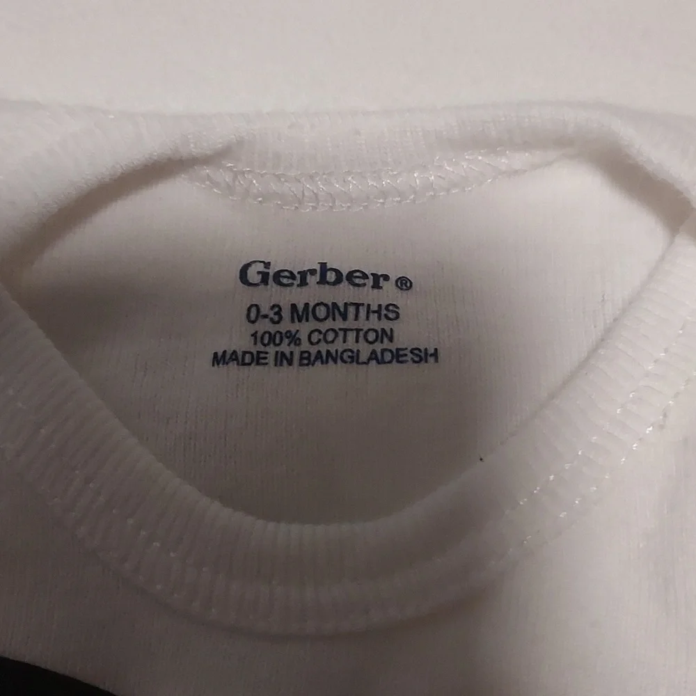 GERBER one piece size 0-3 M new without tag  never worn  , 100% cotton